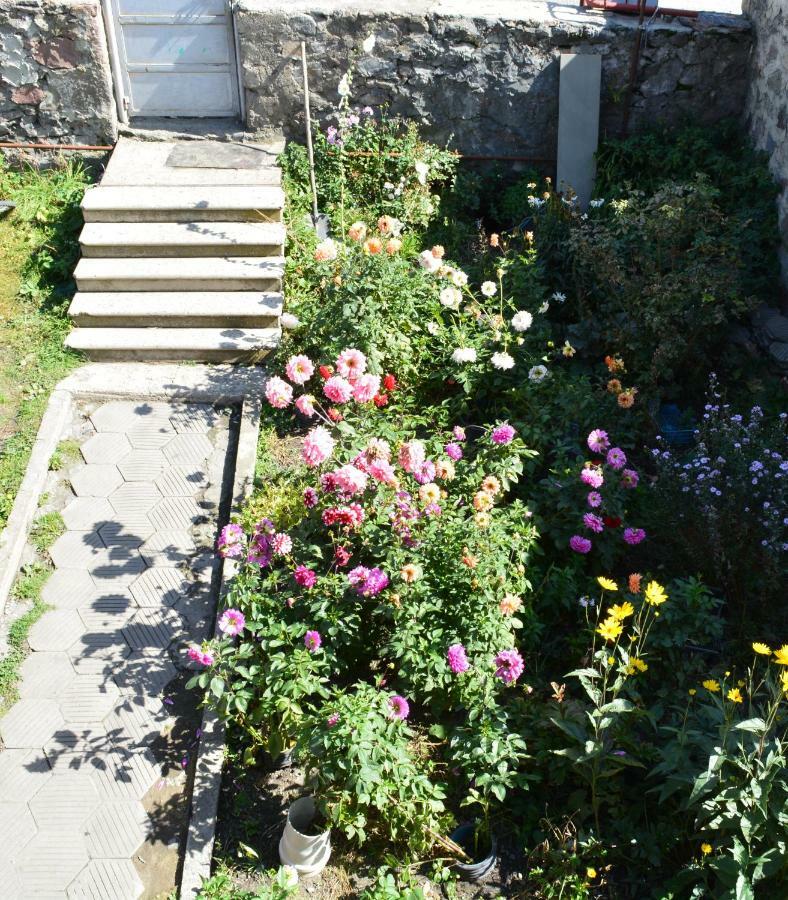 Hotel Zaza'S House Kazbegi Exterior foto